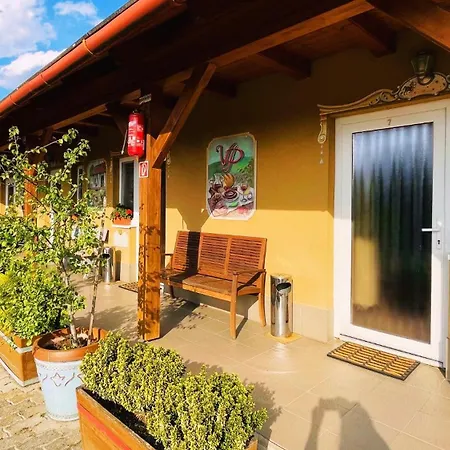 B&B Vadvirag Vendeglo Es Fogado