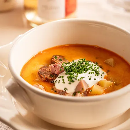 Alojamento de Acomodação e Pequeno-almoço Vadvirág Vendéglő és Panzió 4*